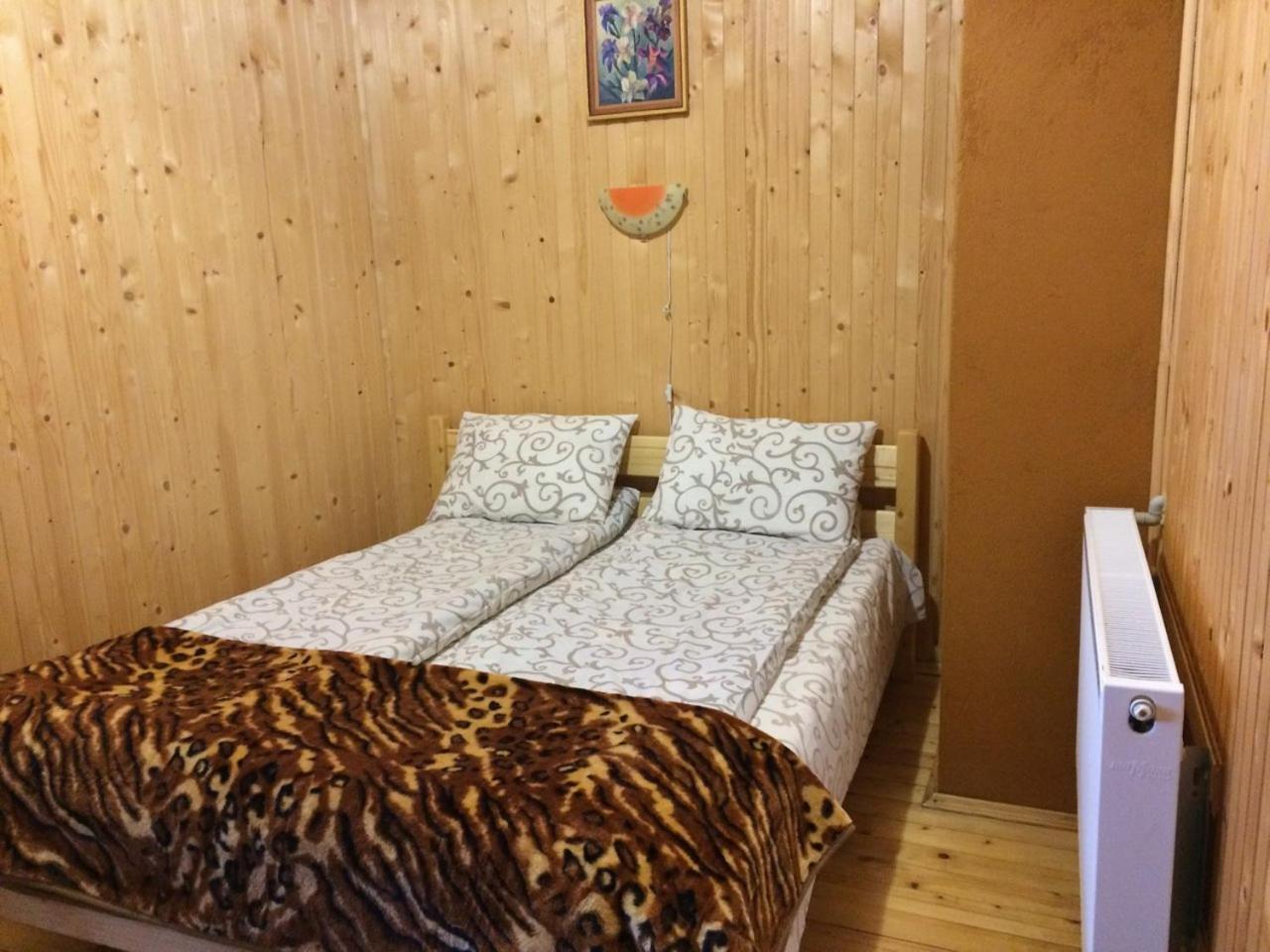 Котедж ,,Тік" Hotell Tatariv Exteriör bild