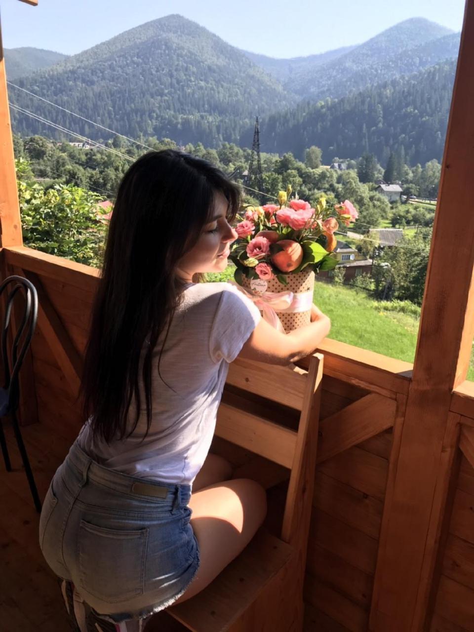 Котедж ,,Тік" Hotell Tatariv Exteriör bild