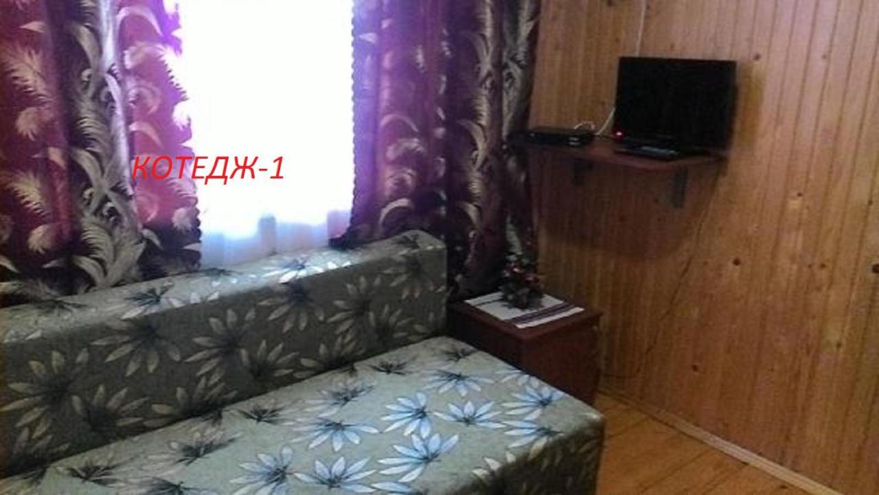Котедж ,,Тік" Hotell Tatariv Exteriör bild