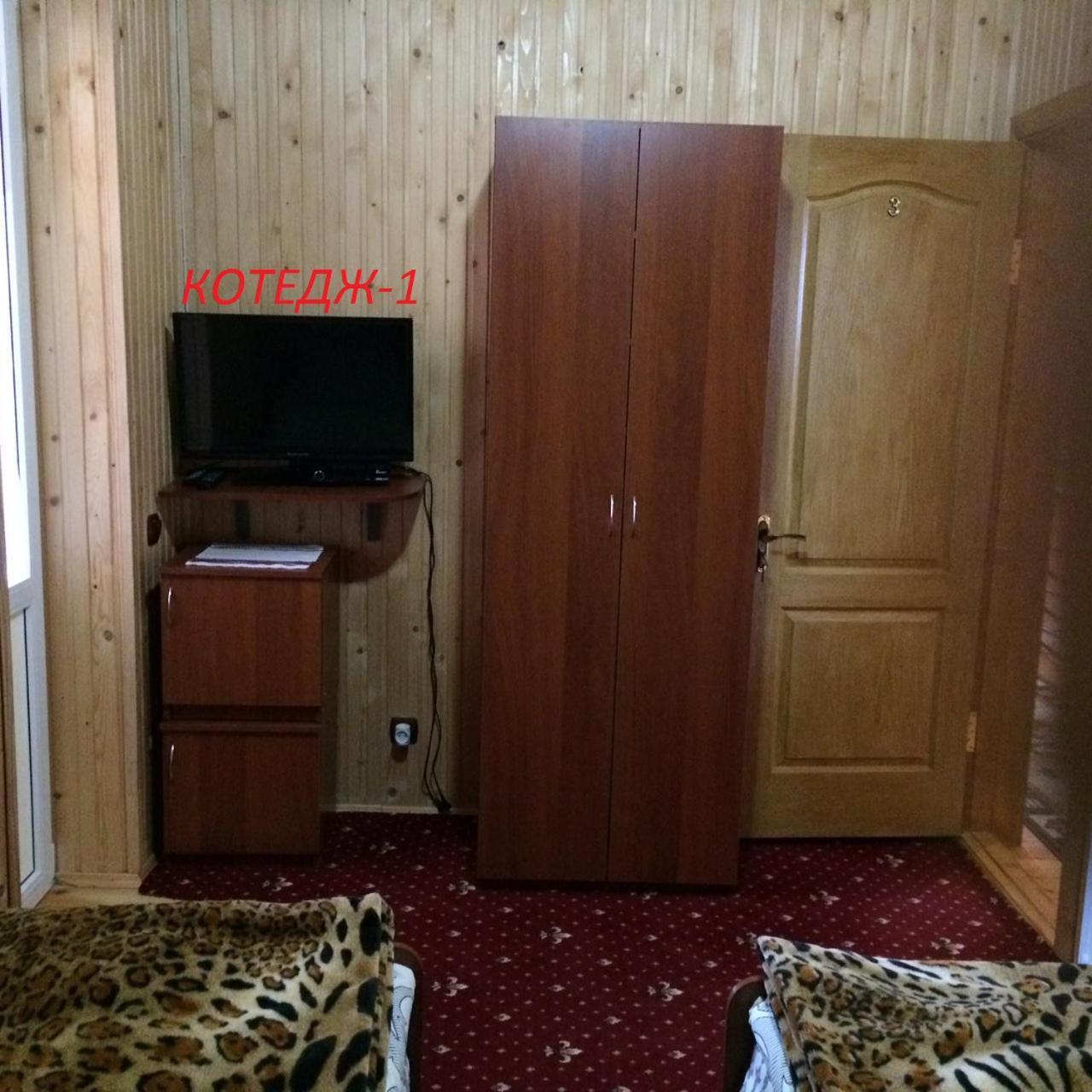 Котедж ,,Тік" Hotell Tatariv Exteriör bild