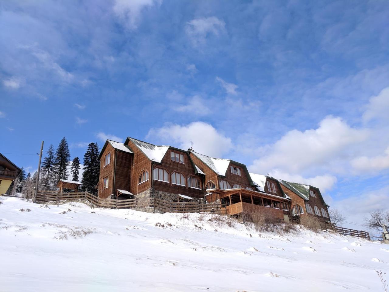 Котедж ,,Тік" Hotell Tatariv Exteriör bild